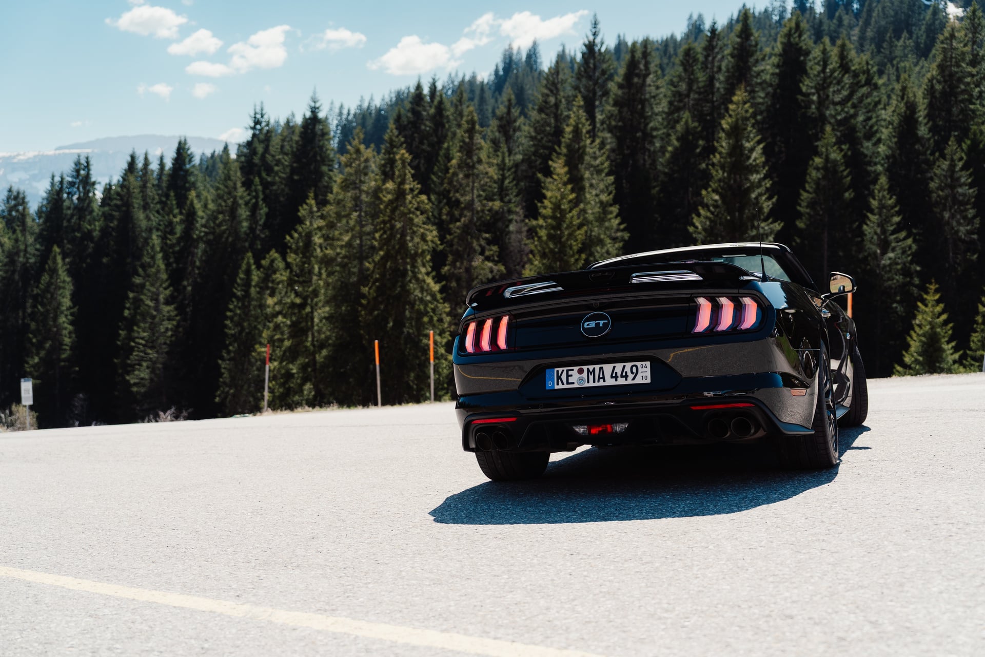 Ford Mustang GT mieten Allgäu – Sportwagen auf Bergstraße in Bayern
